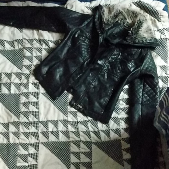 Leather jacket - Picture 2 of 4